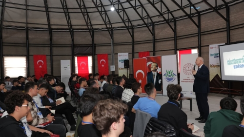 MAZİDEN ATİYE GENÇLİK KAMPINDA TRAKYA ÜNVERSİTESİ REKTÖRÜ MUSTAFA HATİPLER’ DEN İLK DERS